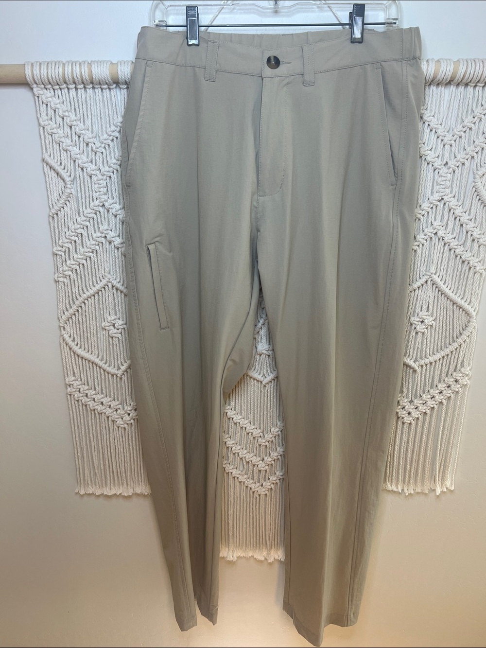 TravelSmith Men's Lightweight Khaki Chinos - Neutral Tan